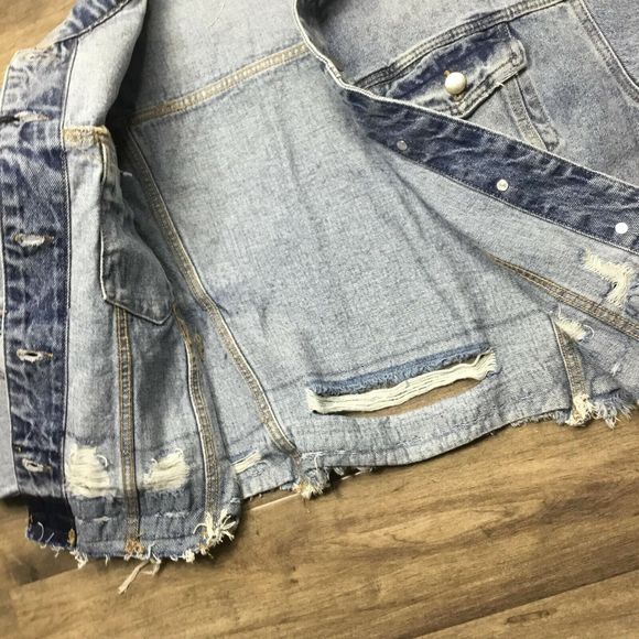 Industries Jeans Jacket Women Sz.Large Blue Denim Long Sleeve Distressed Raw Hem - Picture 4 of 8